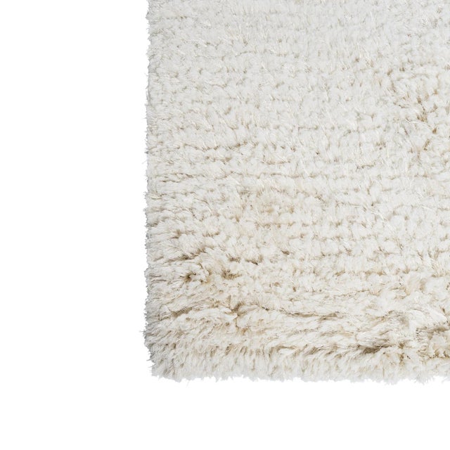 Modern Pasargad Home Shaggy Ivory Poly & Cotton Area Rug- 4' 0" X 6' 0" For Sale - Image 3 of 5