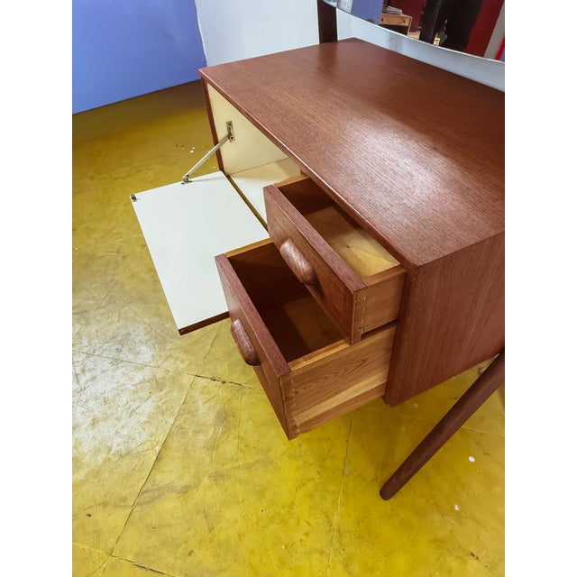 Vintage Danish Design Dressing Table, 1950s, in Restored conditions. Designed 1950 to 1959