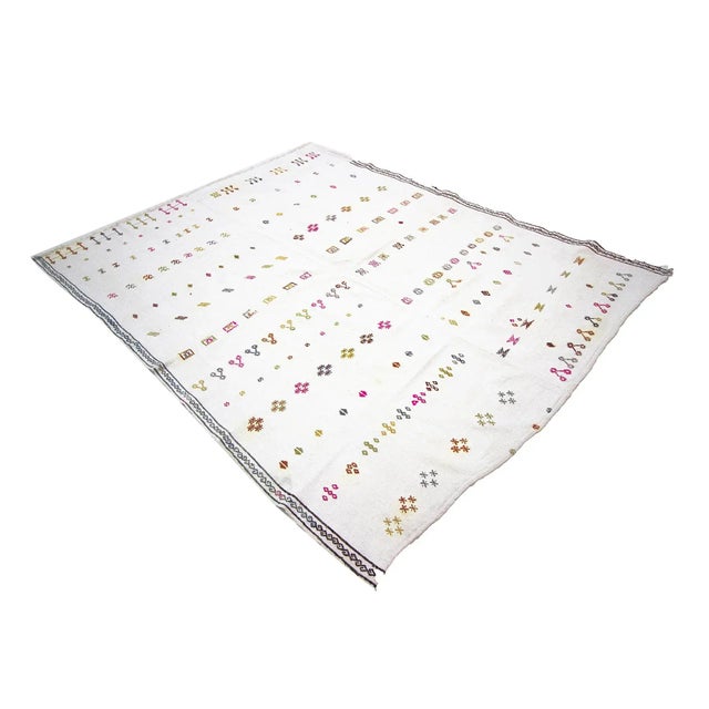 1960s Vintage White Embroidered Cotton Kilim Rug- 5′10″ × 7′4″ For Sale - Image 4 of 7