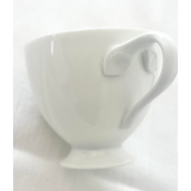 Fleuron Chloe’ Paris White by China 5 Piece Place Setting Mint Condition For Sale - Image 15 of 17