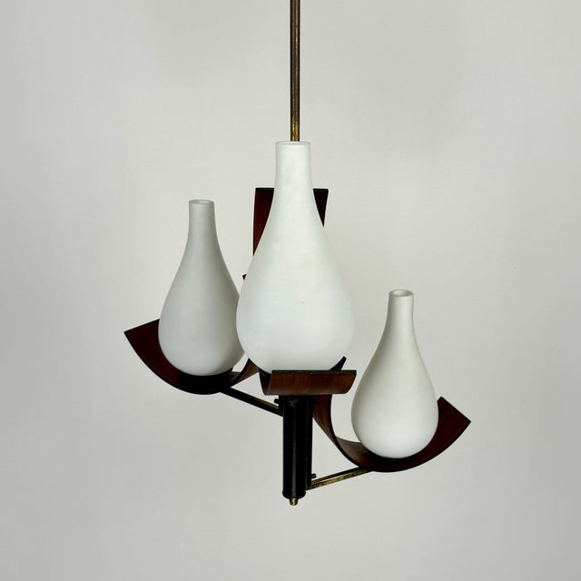 Stilnovo Mid-Century Modern Italian Pendant Light in Teak with Milk Glass and Brass, 1960s For Sale - Image 4 of 10