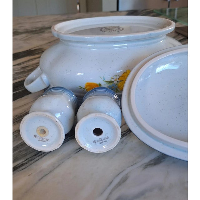 Mikasa MOS251970's Mikasa Country Club Amy Pattern Covered Casserole With Salt & Pepper - A Trio For Sale - Image 4 of 7