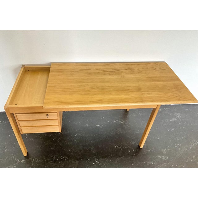 Tan Mid-Century Modern Danish Oak Desk with Sliding Top by Peter Lovig Nielsen for Løvig, 1960s For Sale - Image 8 of 18