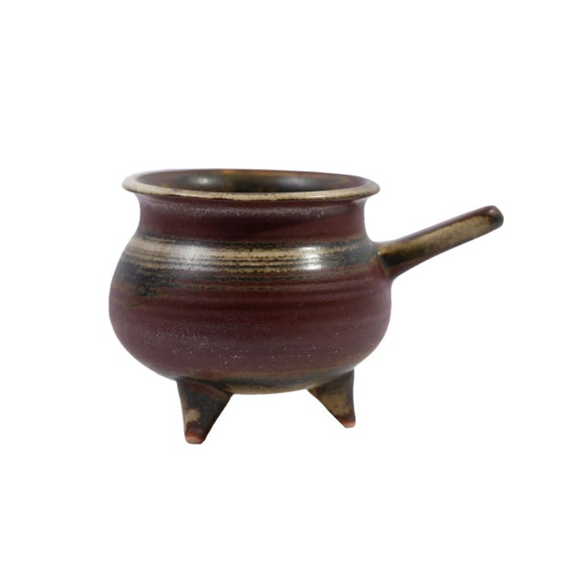 A ceramic vessel designed by the Finnish designer Brita Heilimo (born 1928) for Arabia. Made in Finland, the vessel...