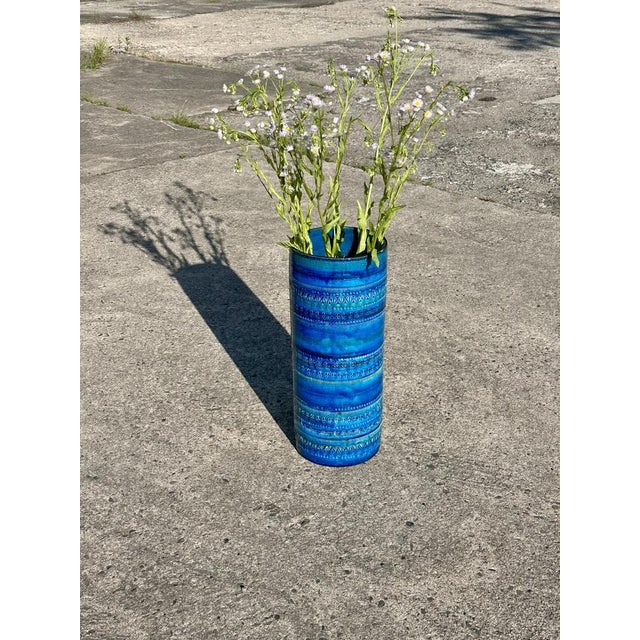 Cylindrical Ceramic Rimini Blue Vase from Bitossi, Italy 1960s For Sale - Image 17 of 18