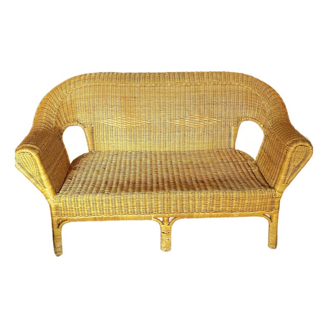 Vintage Honey Wicker Barrel Back Loveseat Bench, Circa 1980s–90s For Sale