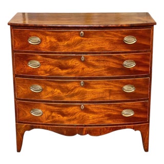 Antique Massachusetts Federal Mahogany Chest of Drawers / Dresser For Sale
