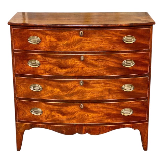 Antique Massachusetts Federal Mahogany Chest of Drawers / Dresser For Sale