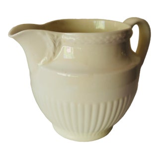 Wedgwood “Edme” Cream Jug — Queen’s Ware, Etruria & Barlaston, England, C. 1940s–1960s For Sale