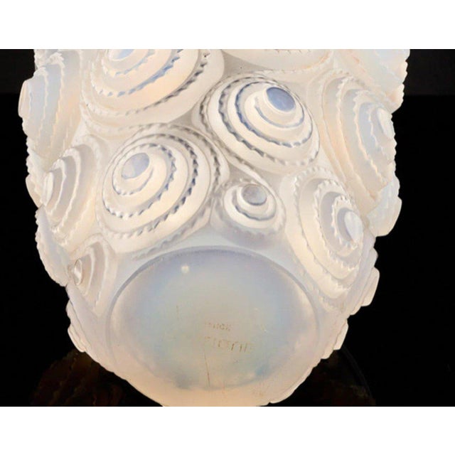 Spirales Opalescent Glass Vase by René Lalique, 1930s For Sale - Image 4 of 5