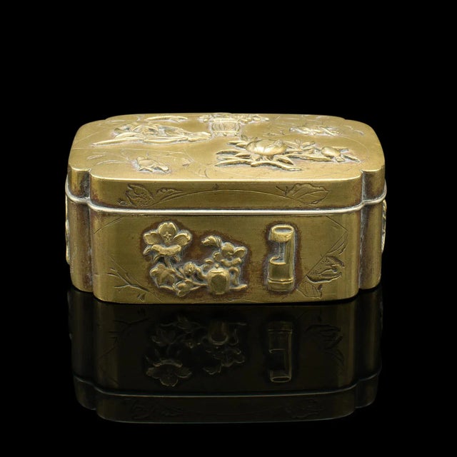 Japanese 1850s Victorian Small Antique Seamstress' Button Box, Japanese, Brass, Decorative, Edo Period For Sale - Image 3 of 9