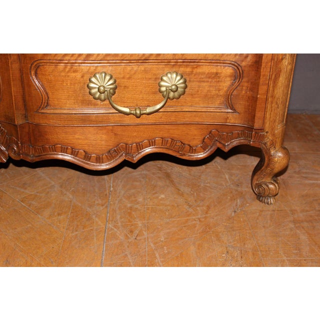 Louis XV Style Commode in Walnut and Cherry Wood, 1700s For Sale - Image 6 of 17