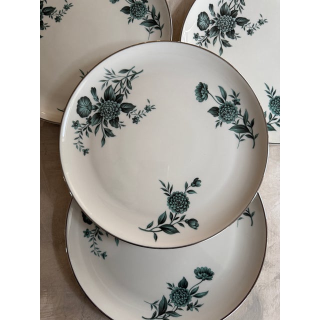 English 1960s Pickard Ravenswood 10.25 Inch Dinner Plates Green Floral - Set of Four (4) For Sale - Image 3 of 11