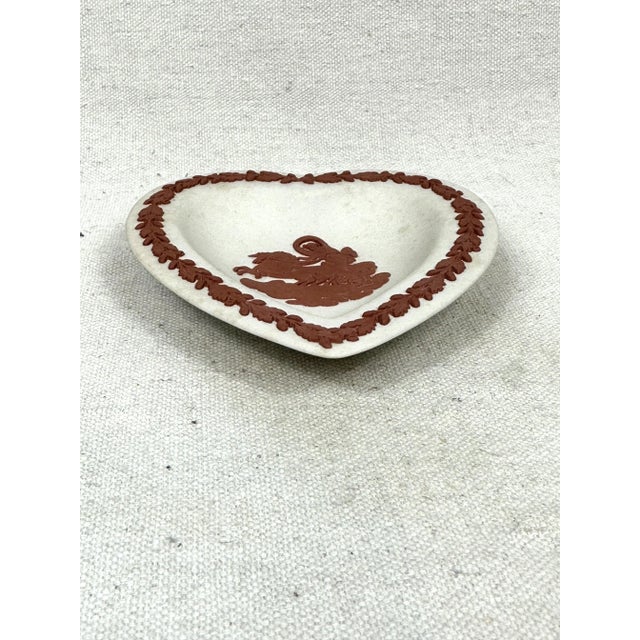 Vintage Wedgwood Heart trinket tray. This is a pre-owned item so please see all pictures and ask any questions.
