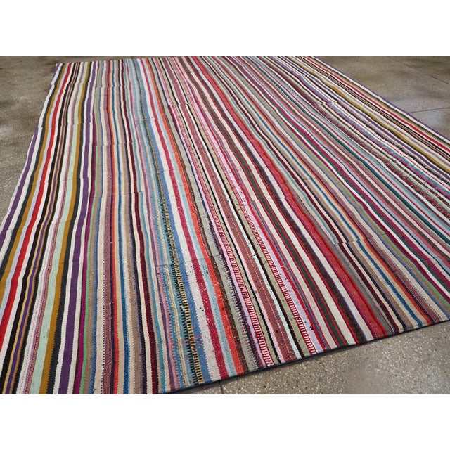 Galerie Shabab Collection Mid-20th Century Turkish Flatweave Kilim Room Size Carpet For Sale In New York - Image 6 of 8