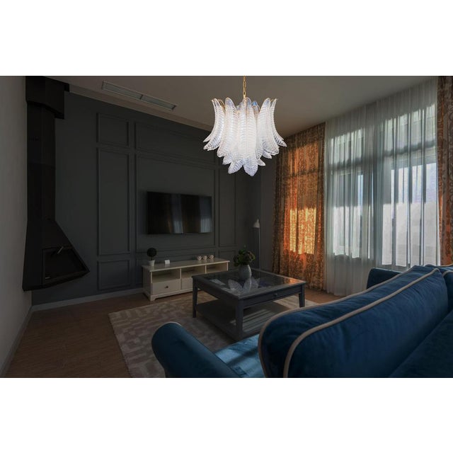 Beautiful Italian Murano chandelier composed of 36 splendid opaline glasses that give a very elegant look. The originality...