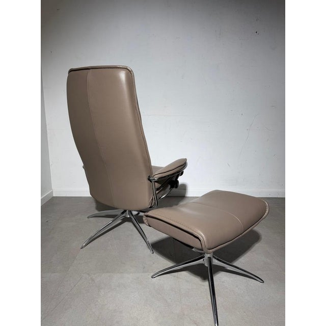 Gray Set of City High-Back Recliner with Ottoman from Stressless For Sale - Image 8 of 10