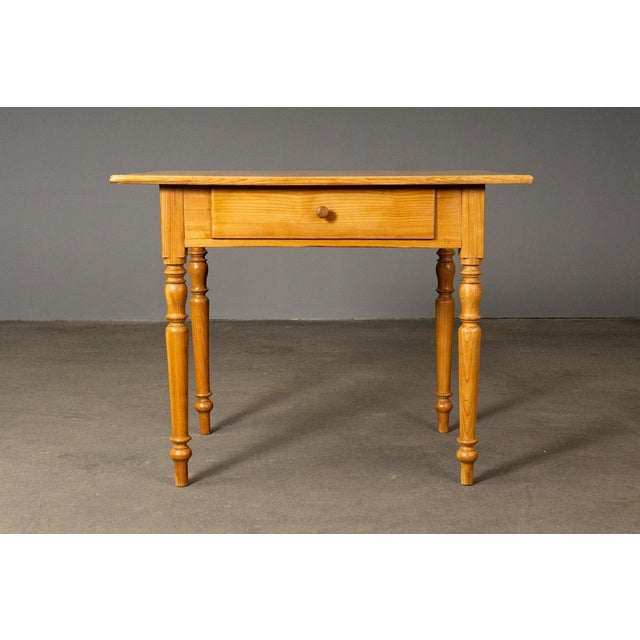 Item: Dining table Period & Style: Biedermeier style - mid-19th century Features: - elegant and practical piece of...