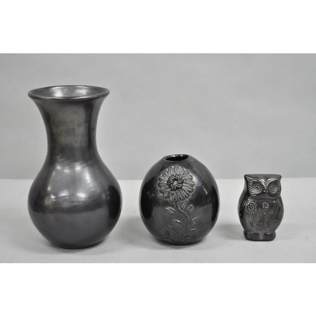 Black Late 20th Century Dona Rosa Barro Negro Black Pottery Bulbous Flower Vase For Sale - Image 8 of 9