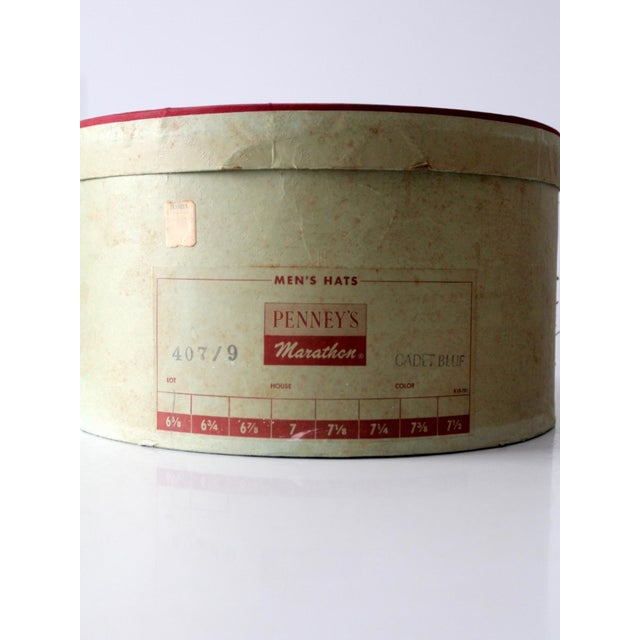 Vintage 1950s Penney’s Marathon Men’s Hat Box Round Storage Box For Sale - Image 4 of 9