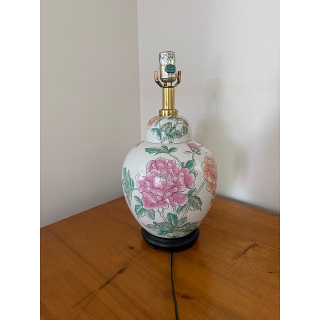 Late 20th Century Vintage Chinoiserie Peony Ginger Jar Table Lamp For Sale - Image 5 of 8