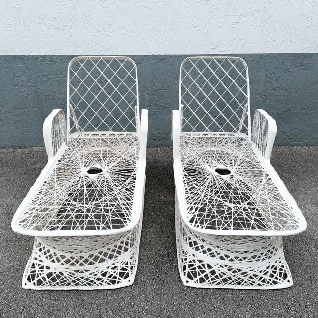 Mid Century Modern Spun Fiberglass Chaise Lounges - A Pair For Sale In West Palm - Image 6 of 7