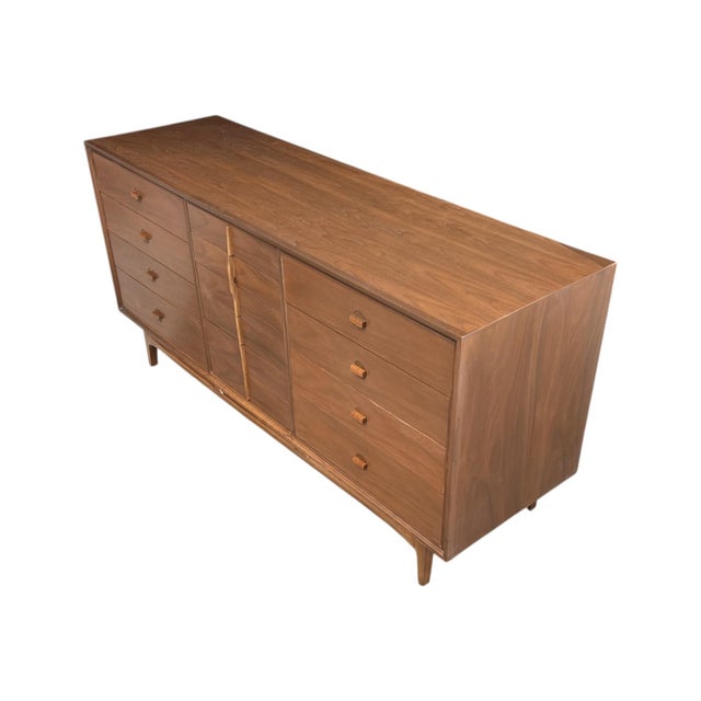 1960s Mid-Century Modern Walnut 9 Drawer Dresser Sculpted Pulls Long Credenza For Sale - Image 11 of 14