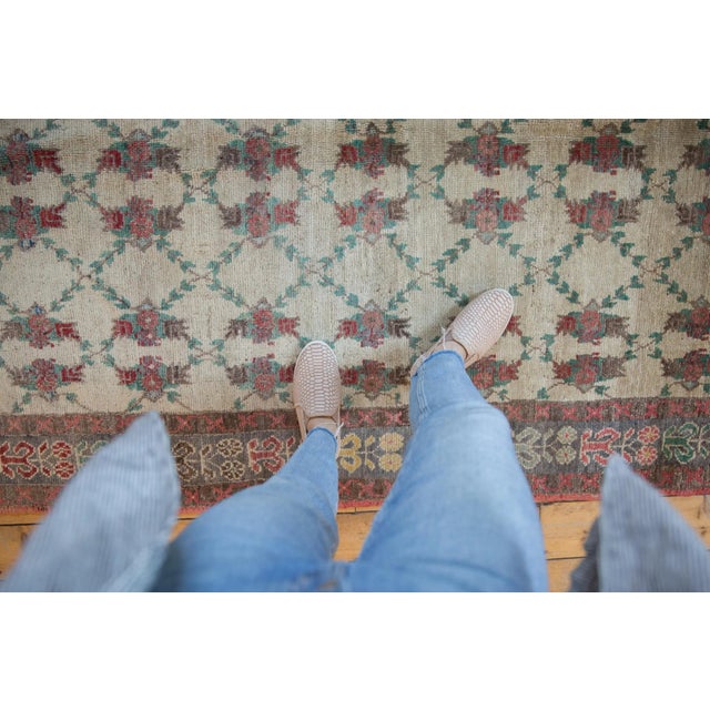 :: Allover covered field in a floral rose bouquet, arranged in rows and columns bearing interior lattice blossom design...