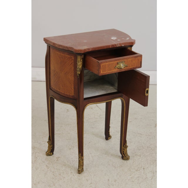 French Louis XV Marble Top Bronze Mounted Nightstand For Sale In Philadelphia - Image 6 of 17