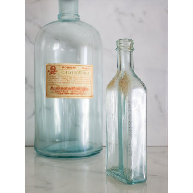 Pair of American Antique Aqua Apothecary Bottles From Chicago and Lexington For Sale - Image 10 of 18