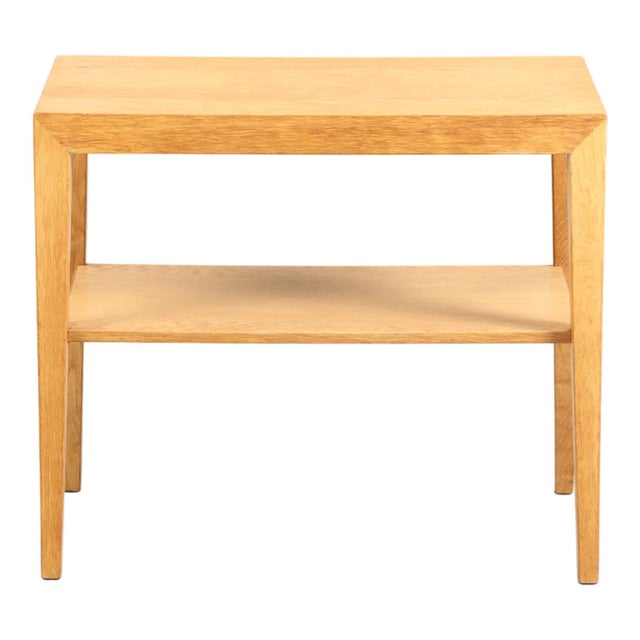 Side table/ lamp table in veneered light color oak with newspaper shelf. Manufactured at Haslev Møbelsnedkeri, 1960s. Good...