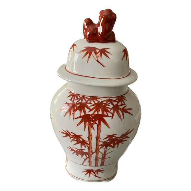 Red and White Porcelain Ginger Jar With Foo Dog Finial For Sale