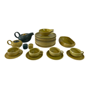 1950s 26-Piece Original Russel Wright by Steubenville Dinnerware Set in Ochre and Green