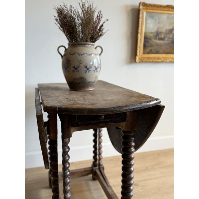 17th c. French Walnut Oval Gateleg Table with Drawer For Sale - Image 4 of 9