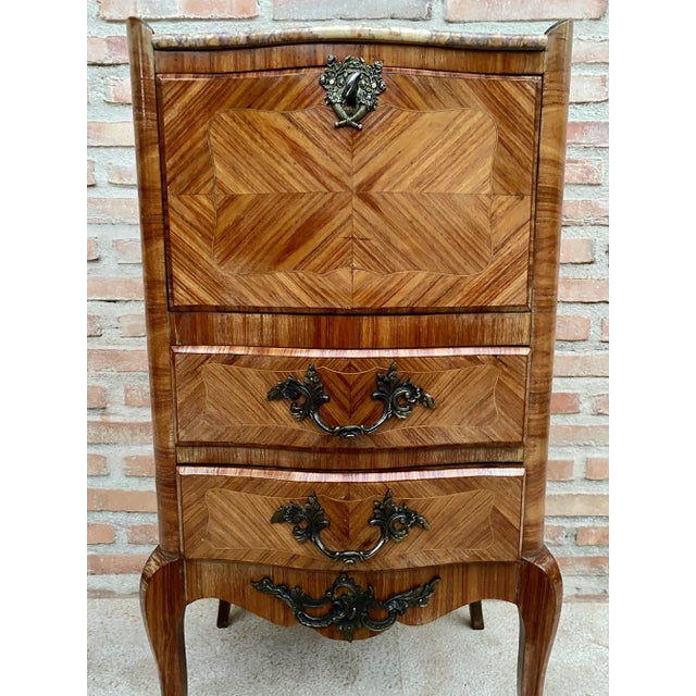 Beautiful French Louis XV style walnut marquetry from the late 19th century and marble chest of drawers from the 1890s....