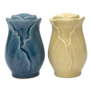 Vintage Ceramic Lotus Poppytrail Salt & Pepper Shakers by Metlox Usa For Sale