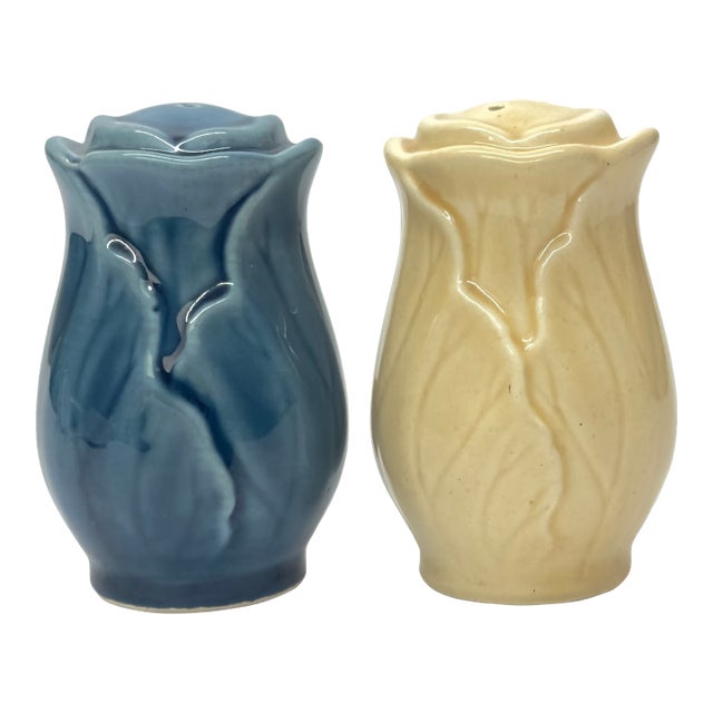 Vintage Ceramic Lotus Poppytrail Salt & Pepper Shakers by Metlox Usa For Sale