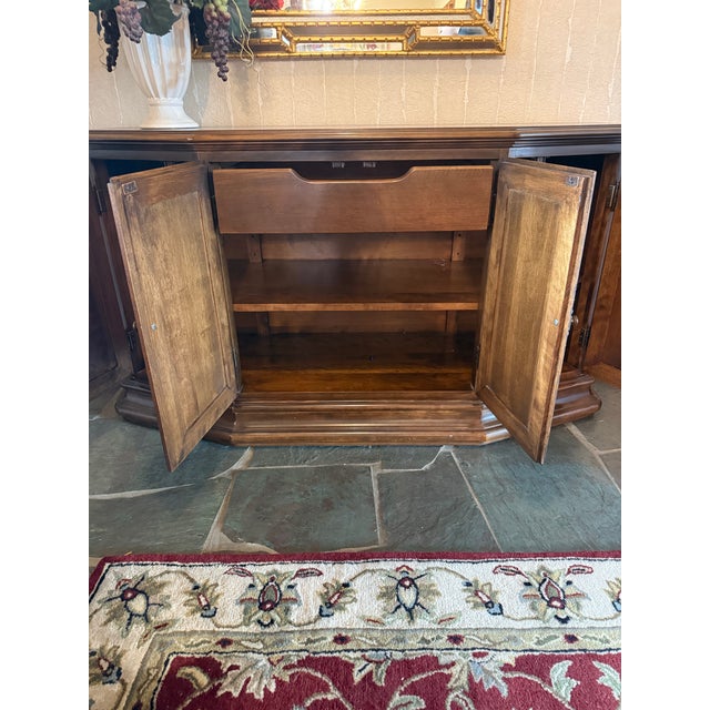 1980s Vintage Ethan Allen Georgian Style Carved Sideboard For Sale - Image 5 of 11