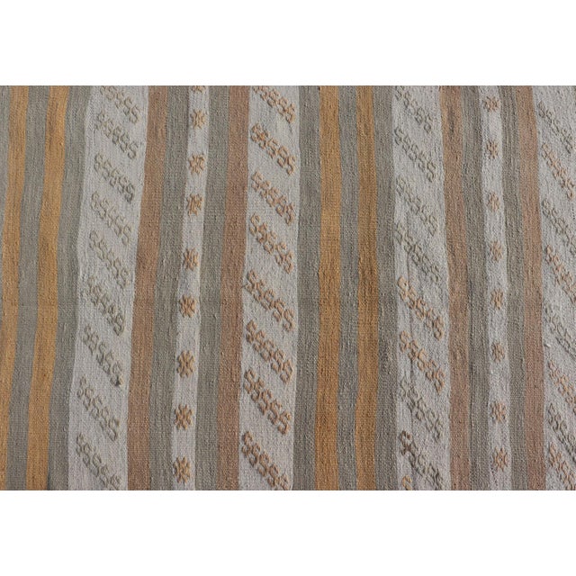 Vintage Turkish Kilim Runner in Soft Cream, Beige, and Peach Tones 2'9 X 12'6 For Sale - Image 10 of 13