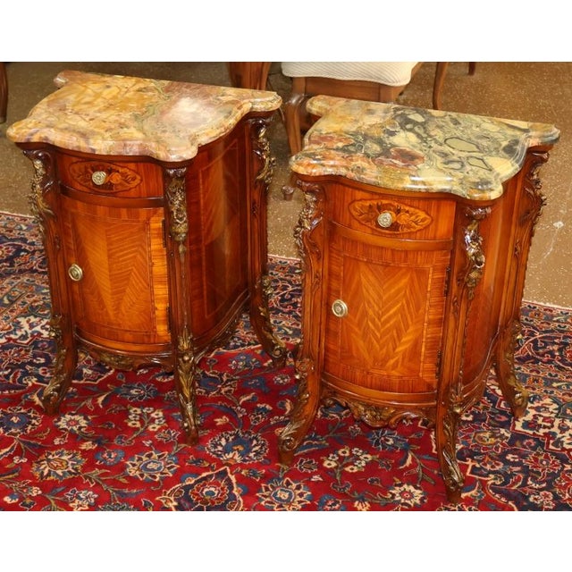 Pair of French Louis XV Style Marble Top Kingwood Inlaid End Table Nightstands For Sale - Image 4 of 18