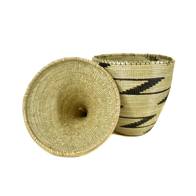 Early 20th Century Tutsi Tight Weave Basket with Lid Rwanda For Sale - Image 4 of 5
