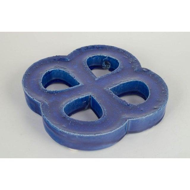 Gustavsberg wall relief with hanging hole. Decorative stoneware wall relief in an organic four-lobed form with open...