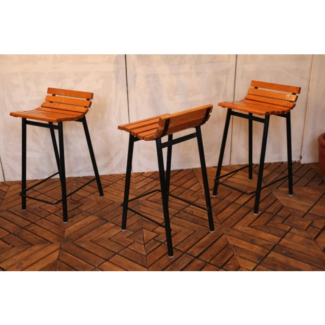 1960s Set of Three Mid-Century Modern Oak & Steel Bar Stools For Sale - Image 4 of 18