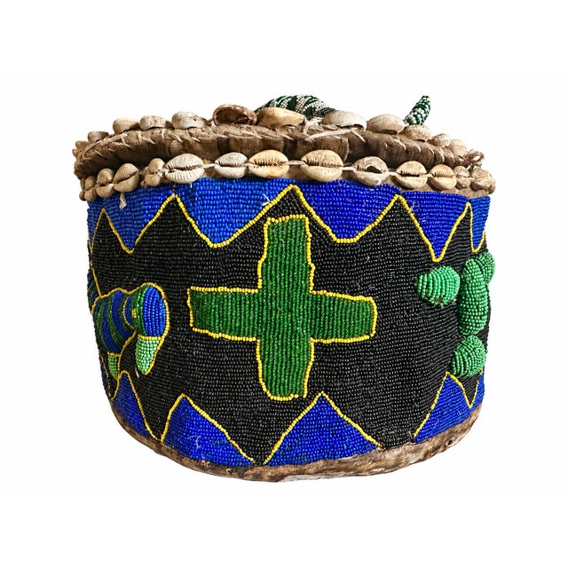 Blue Mid-20th Century Nigerian Yoruba Large Ceremonial Beaded Vessel With Reptile Finial For Sale - Image 8 of 18