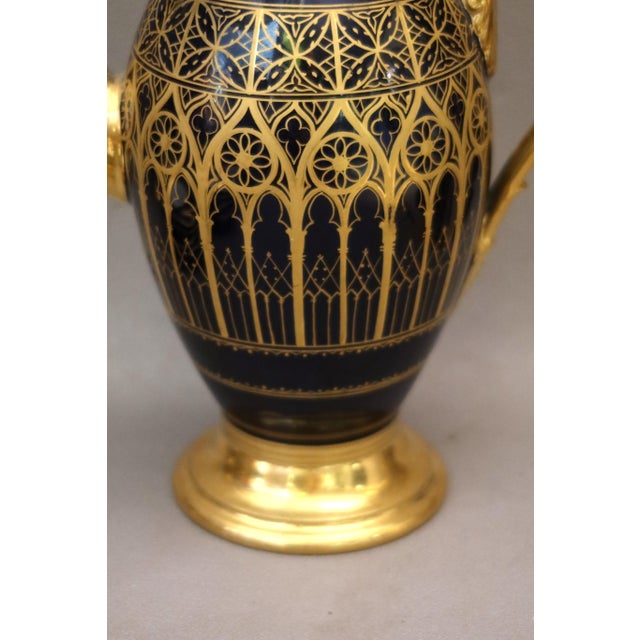 Traditional 19th Century Paris Porcelain Ewer For Sale - Image 3 of 8