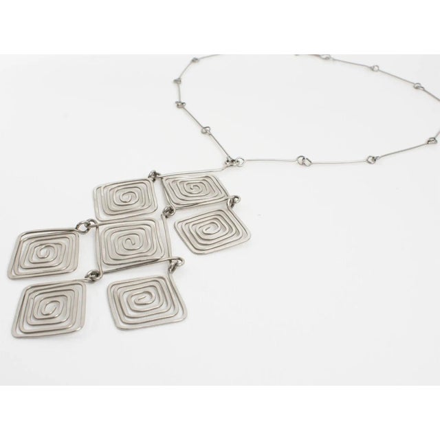 Mid Century Space Age Chrome Modernist Wire Necklace with Geometric Medallion For Sale In Atlanta - Image 6 of 8