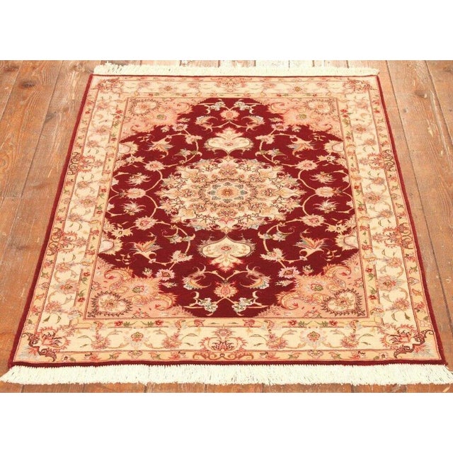 Middle Eastern Rug in Wool For Sale - Image 4 of 11