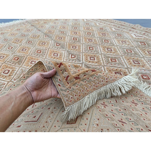 Taimani Diamond Lattice Hand-Knotted Wool Rug - 6'5" X 5'0" For Sale - Image 9 of 13