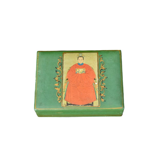 Mottahedeh Mid 20th Century Mottadeh Chinese Empress Decorative Box For Sale - Image 4 of 12