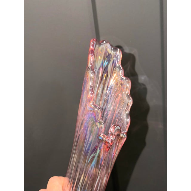 1960s l.e. Smith Pink Iridescent Carnival Glass Swung Vase, "Diamond Butt" Pattern. Approx 17.5” Tall For Sale - Image 4 of 12